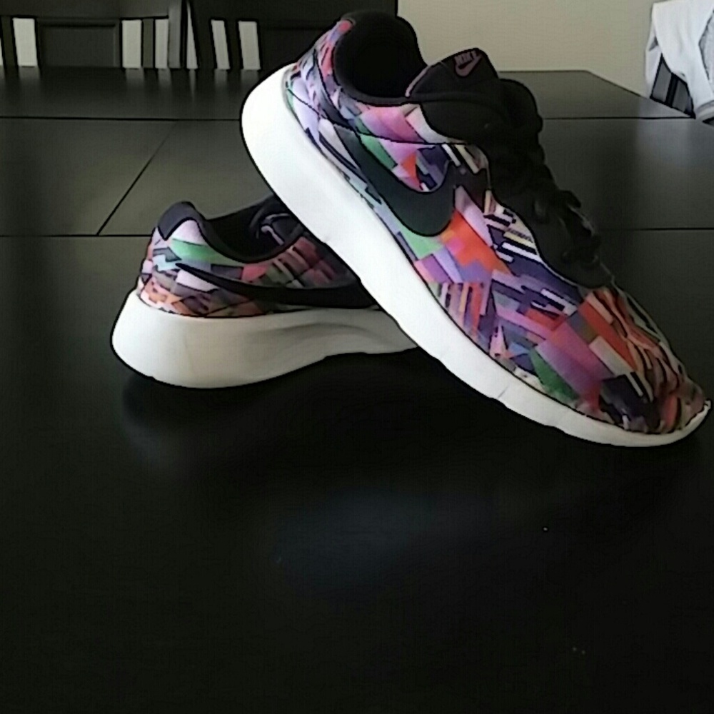 Nike KIDS' TANJUN RUNNING SHOE